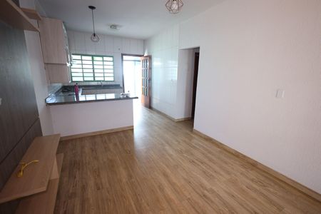 Sala 2 de casa para alugar com 2 quartos, 179m² em Setor Tres Marias, Goiânia