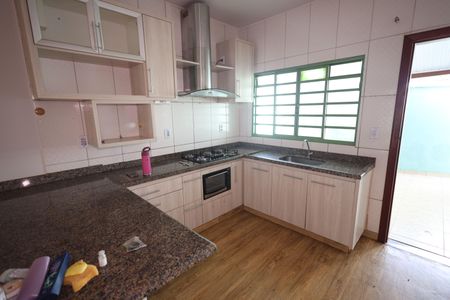 Cozinha de casa para alugar com 2 quartos, 179m² em Setor Tres Marias, Goiânia