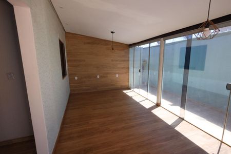 Sala 1 de casa para alugar com 2 quartos, 179m² em Setor Tres Marias, Goiânia