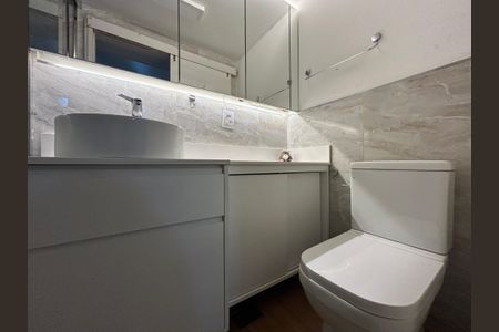 Banheiro de apartamento à venda com 1 quarto, 60m² em Centro, São Leopoldo