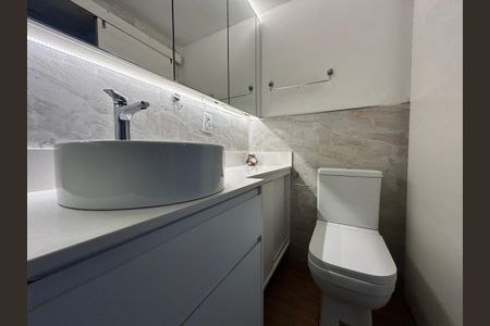 Banheiro de apartamento à venda com 1 quarto, 60m² em Centro, São Leopoldo