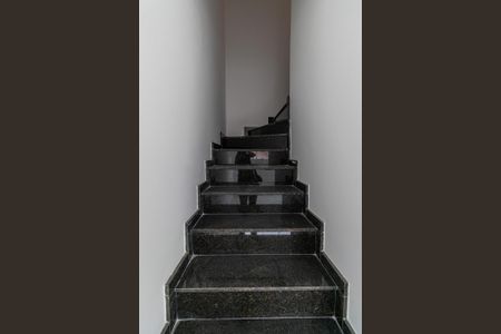 Escada de casa de condomínio à venda com 2 quartos, 90m² em Vila Granada, São Paulo