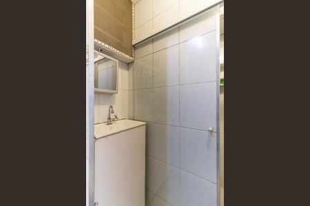 Banheiro de kitnet/studio para alugar com 1 quarto, 30m² em Santa Ifigênia, São Paulo