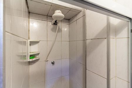 Banheiro de kitnet/studio para alugar com 1 quarto, 30m² em Santa Ifigênia, São Paulo