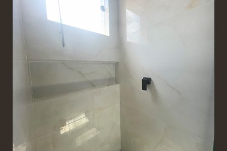 Banheiro social de apartamento à venda com 2 quartos, 52m² em Santa Monica, Belo Horizonte