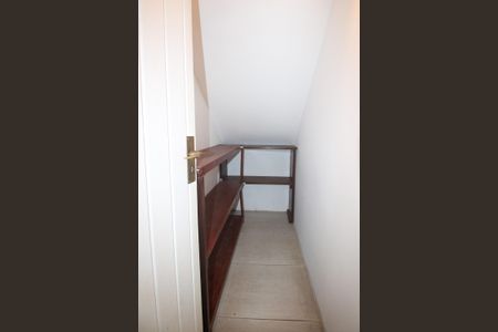 Despensa de casa para alugar com 1 quarto, 90m² em Jardim Vitoria, Taboão da Serra