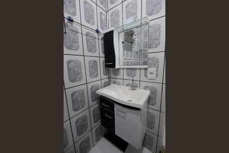 Banheiro de casa para alugar com 1 quarto, 90m² em Jardim Vitoria, Taboão da Serra