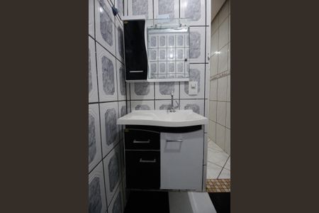 Banheiro de casa para alugar com 1 quarto, 90m² em Jardim Vitoria, Taboão da Serra