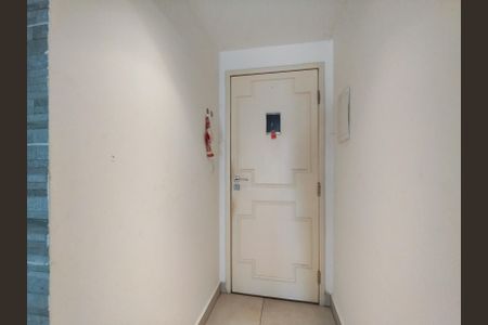 Entrada de kitnet/studio para alugar com 1 quarto, 35m² em Cidade Nova, Rio de Janeiro
