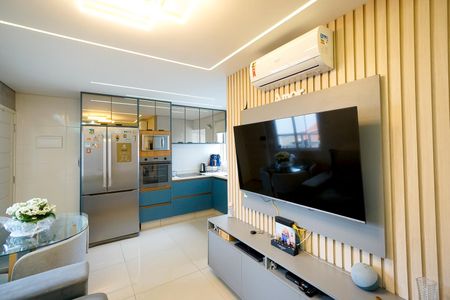 Sala e cozinha de apartamento à venda com 3 quartos, 55m² em Chácara Seis de Outubro, São Paulo