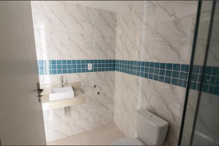 Banheiro de kitnet/studio para alugar com 1 quarto, 35m² em Cidade Nova, Rio de Janeiro