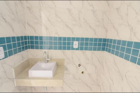 Banheiro de kitnet/studio para alugar com 1 quarto, 35m² em Cidade Nova, Rio de Janeiro