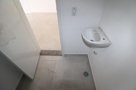 Banheiro de apartamento à venda com 1 quarto, 33m² em Vila Mariza Mazzei, São Paulo