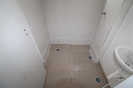 Banheiro de apartamento à venda com 1 quarto, 33m² em Vila Mariza Mazzei, São Paulo