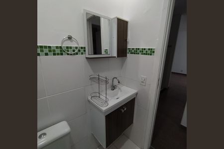 Banheiro de apartamento para alugar com 2 quartos, 45m² em Pavuna, Nilópolis