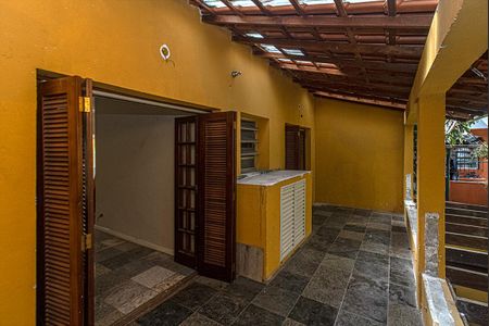 sacada para a sala e para o quarto_2 de casa à venda com 4 quartos, 180m² em Cambuci, São Paulo