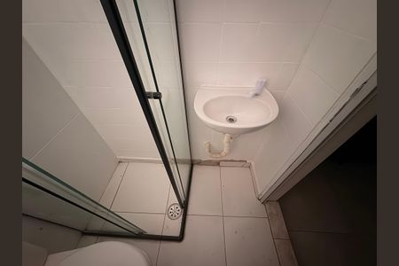 Banheiro de kitnet/studio para alugar com 1 quarto, 22m² em Parque das Nações, Santo André