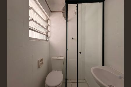 Banheiro  de kitnet/studio para alugar com 1 quarto, 22m² em Parque das Nações, Santo André