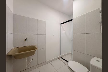 Banheiro/ lavanderia  de kitnet/studio para alugar com 1 quarto, 17m² em Parque das Nações, Santo André