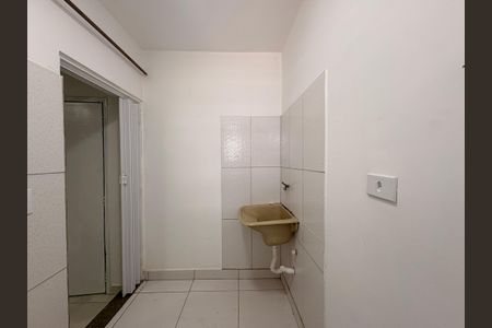 Banheiro/ lavanderia  de kitnet/studio para alugar com 1 quarto, 17m² em Parque das Nações, Santo André