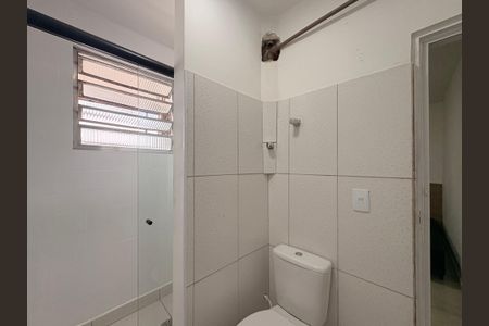 Banheiro/ lavanderia  de kitnet/studio para alugar com 1 quarto, 17m² em Parque das Nações, Santo André