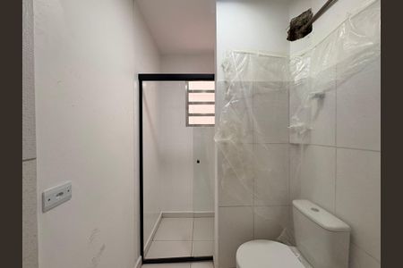 Banheiro de kitnet/studio para alugar com 1 quarto, 22m² em Parque das Nações, Santo André
