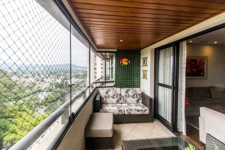 Apartamento para alugar com 212m², 4 quartos e 2 vagasVaranda