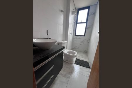 Banheiro de apartamento para alugar com 1 quarto, 45m² em Centro, Betim