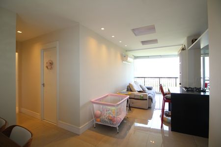 Sala de apartamento para alugar com 2 quartos, 70m² em Barra Olímpica, Rio de Janeiro