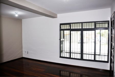 Sala de casa à venda com 4 quartos, 250m² em Vila Cruz das Almas, São Paulo