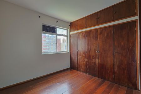 Quarto 1 de apartamento à venda com 2 quartos, 82m² em Santo Antônio, Belo Horizonte