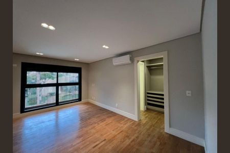 Casa à venda com 4 quartos, 550m² em Alphaville Residencial Zero, Barueri