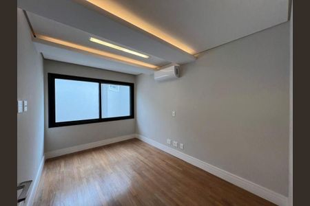 Casa à venda com 4 quartos, 550m² em Alphaville Residencial Zero, Barueri