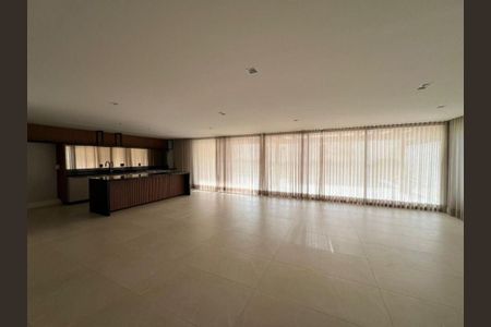 Casa à venda com 4 quartos, 550m² em Alphaville Residencial Zero, Barueri