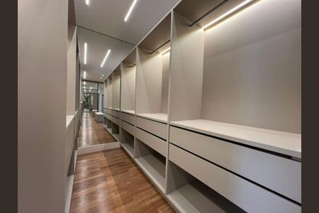 Casa à venda com 4 quartos, 550m² em Alphaville Residencial Zero, Barueri