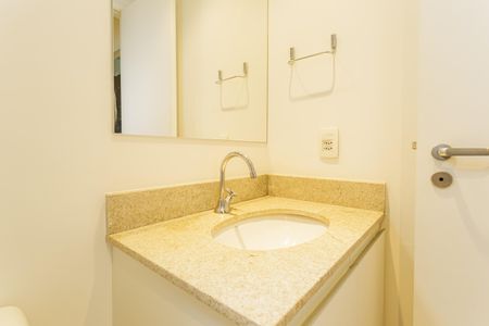 Banheiro de kitnet/studio para alugar com 1 quarto, 26m² em Vila Olímpia, São Paulo