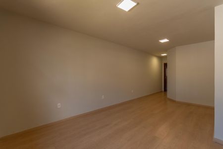 Sala de casa à venda com 4 quartos, 210m² em Castelo, Belo Horizonte