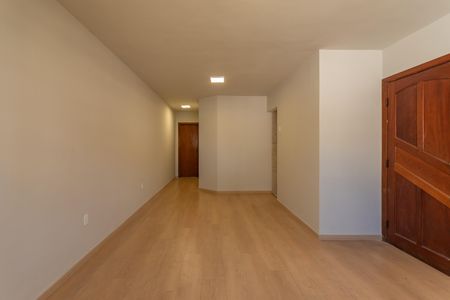 Sala de casa à venda com 4 quartos, 210m² em Castelo, Belo Horizonte