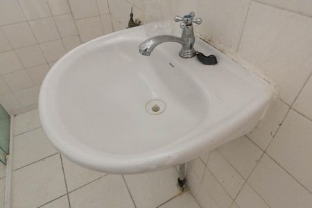 Banheiro de kitnet/studio para alugar com 1 quarto, 29m² em Vila Buarque, São Paulo