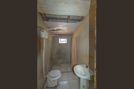 Banheiro de casa à venda com 2 quartos, 63m² em Harmonia, Canoas