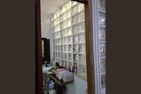 Casa à venda com 2 quartos, 120m² em Parque Maria Domitila, São Paulo