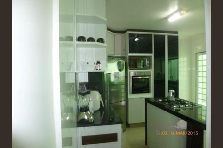 Casa à venda com 2 quartos, 120m² em Parque Maria Domitila, São Paulo