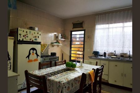 Casa à venda com 3 quartos, 132m² em Vila Cavaton, São Paulo