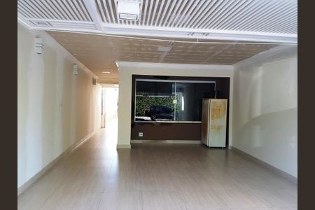 Casa à venda com 4 quartos, 400m² em Parque Maria Domitila, São Paulo