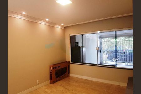 Casa à venda com 4 quartos, 400m² em Parque Maria Domitila, São Paulo