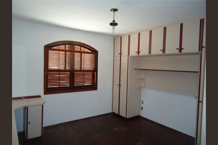 Casa à venda com 5 quartos, 195m² em Parque Sao Domingos, São Paulo