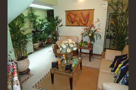 Casa à venda com 3 quartos, 180m² em Vila Mangalot, São Paulo