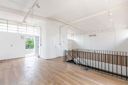 Casa à venda com 10 quartos, 330m² em Jardim das Acacias, São Paulo