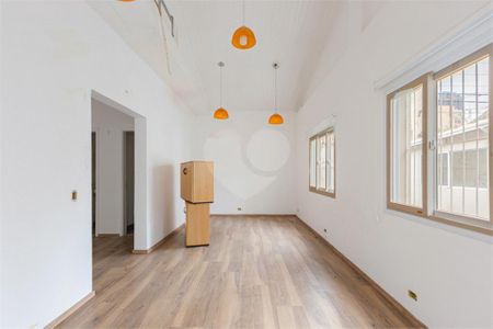 Casa à venda com 10 quartos, 330m² em Jardim das Acacias, São Paulo