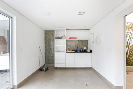 Casa à venda com 10 quartos, 330m² em Jardim das Acacias, São Paulo